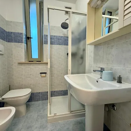 Prassitele Apartment *